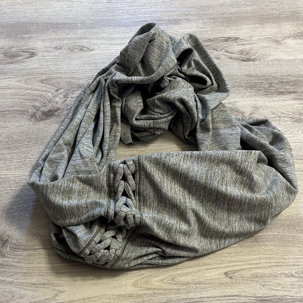Lululemon Gray Knit Infinity Scarf